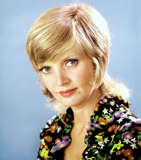 The Real Story of How Florence Henderson Became Carol Brady Despite Initially Passing on <em>The Brady Bunch</em> Carol Brady, Florence Henderson, Robert Reed, Tv Moms, The Brady Bunch, Brady Bunch, Melrose Place, Mom Photos, Female Celebrities