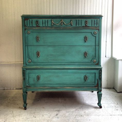 Maison Decor: Gatsby Dresser~mix your own colors with Chalk Paint® Handpainted Dresser, White Squirrel, Patina Green, Dresser Painted, Chalk Paint Colors, Chalk Painting, Painted Dresser, Distressed Furniture, Furniture Painting