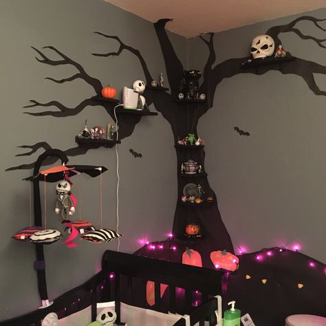 Nightmare Before Christmas Nursery on a Budget! | The Brain Squirrel Monologues Nightmare Before Christmas Nursery, Gothic Nursery, Christmas Nursery, Nightmare Before Christmas Tree, Nightmare Before Christmas Decorations, Casa Halloween, Goth Baby, Nightmare Before Christmas Halloween, Christmas Baby Shower