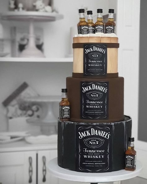 Vanilica Cake Shop on Instagram: “Jack Daniel's 🙈 . . . #jackdaniels #torta #tortezasveprilike #tortenovisad #vanilicacakeshop #vanilicanovisad” Wine Theme Cakes, Jack Daniels Cake, Men Cakes, Boys Cake, Birthday Cake For Him, 60th Birthday Cakes, Edible Image Cake, 18th Birthday Cake, Chocolate Cake Decoration