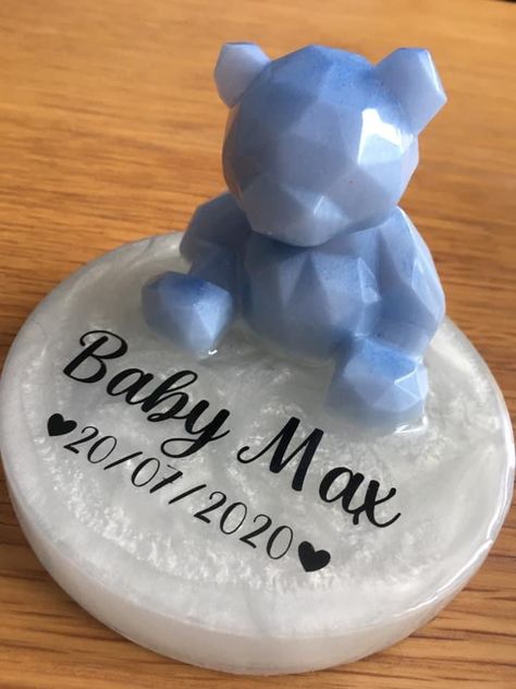 Baby Resin Art, Resin Baby Keepsake, Hair Resin, Resin Keepsake, Baby Souvenir, Epoxy Projects, Memorial Ideas, Makeup Brushes Guide, Resin Creations