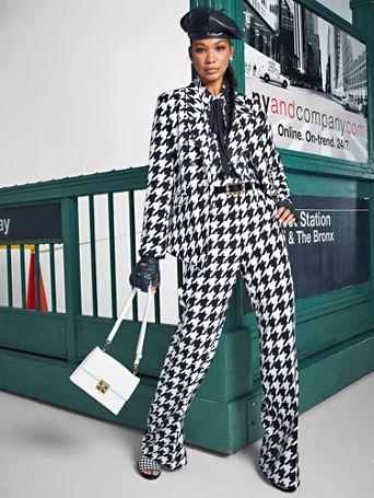 Shop Houndstooth Wide-Leg Pant. Find your perfect size online at the best price at New York & Company. Houndstooth Pants Outfit, Houndstooth Outfit, Pant Suits For Women, Tweed Pants, Houndstooth Pants, Plaid Pants, Petite Fashion, Office Outfits, Pants Outfit