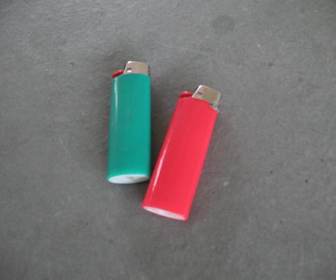 Wanna learn How To Make a Secret Container Out Of a Lighter? Watch the video or follow that Instructable &nbsp; Disposing of about 1x2&quot; of free space, you can use it to hide keys, joints, folded bills, etc. It looks and works EXACTLY as an empty lighter, but if you LIFT the button (instead of push it), it will open the container revealing the content. Learn now how to make it Secret Stash Containers, Secret Compartment Box, Diy Hiding Places, Secret Compartment Furniture, Stash Spots, Secret Hiding Spots, Stash Containers, Hide A Key, Secret Hiding Places