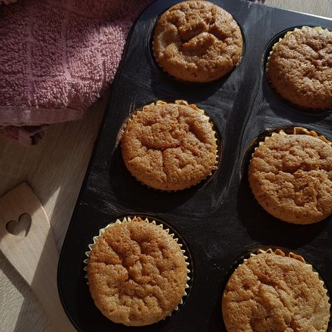 banana cupcakes, tiktok, tiktok recipe, cupcake aesthetic, muffins, muffin aesthetic, baking, baking aesthetic, fall aesthetic, autumn, recipes, food aesthetic Banana Muffins Aesthetic, Aesthetic Muffins, Muffin Aesthetic, Muffins Aesthetic, Cupcake Aesthetic, Plain Muffins, Aesthetic Baking, Baking Aesthetic, 2024 Photo