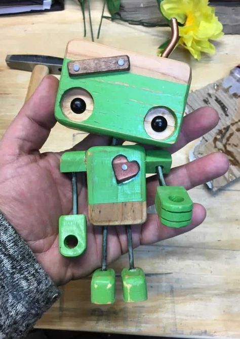 Robot Valentines, Wood Robot, Pallet Home Decor, 1001 Pallets, Used Pallets, Heart Diy, Diy Holz, Wood Pallet Projects, Wood Creations