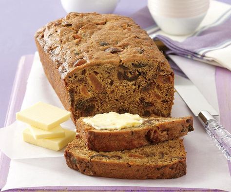 Date and apricot loaf Apricot Loaf, Date Loaf, Irish Tea, Muesli Bars, Tea Bread, Homemade Pastries, Loaf Recipes, Fruit Cake, Easy Cake