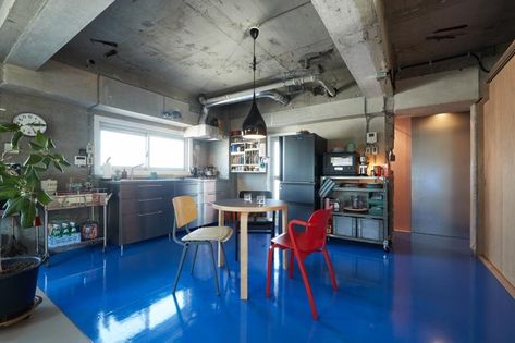 ROOVICE, Akira Nakamura · Blue Apartment · Divisare Tokyo Apartment Aesthetic, Apartment Flooring, Blue Tokyo, Blue Apartment, Tokyo Apartment, Ikea Units, Circular Dining Table, Chinese Interior, Japanese Interiors