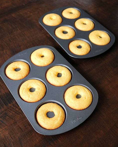 These Easy Cake Mix Donuts are delicious and so simple to make! These yellow cake mix donuts are made with a boxed cake mix and baked instead of fried. Top them off with one of my delicious glazes including vanilla, chocolate, or maple, and decorate with fun sprinkles. Kids and adults will love them for breakfast or dessert! #donuts #cakemixdonuts #cakemix #dessert #breakfast Yellow Cake Donuts Recipe, Donuts Using Cake Mix Recipe, Cake Mix Doughnuts Recipes, Box Cake Mix Donuts Baked, Yellow Cake Mix Donuts Baked, Donut Mix Recipes, Box Cake Donuts Baked, Donuts With Cake Mix Boxes, Easy Doughnut Recipe Simple Baked