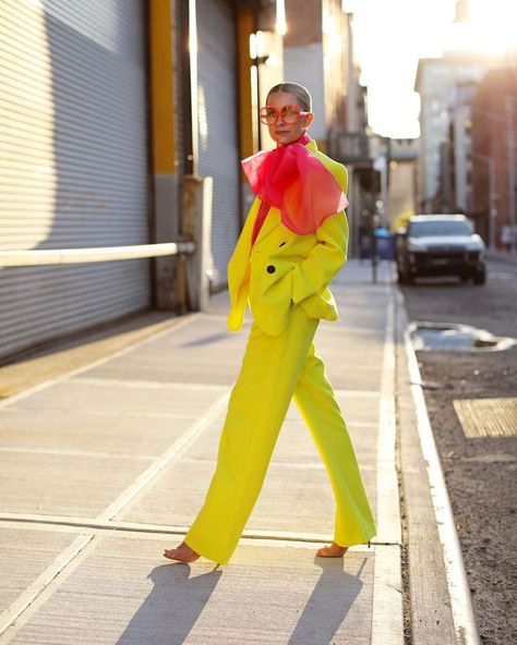 There are certain trends and pieces that are set to be real success stories in 2019 for Zara. Click to see what we'll be buying. Blair Eadie, Neon Fashion, Cooler Look, Looks Street Style, Fashion Editor, Style Chic, Looks Style, Color Style, Who What Wear