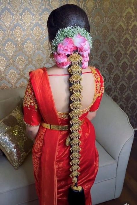 Bride Muhurtham Hairstyle, Jadai Alangaram Bridal Braids, Poola Jada Brides Fresh Flowers, Pelli Hairstyles, Bridal Jadai South Indian Bride, Muhurtam Hairstyles, Mugurtham Hairstyle, Poola Jada Brides, Jada Models