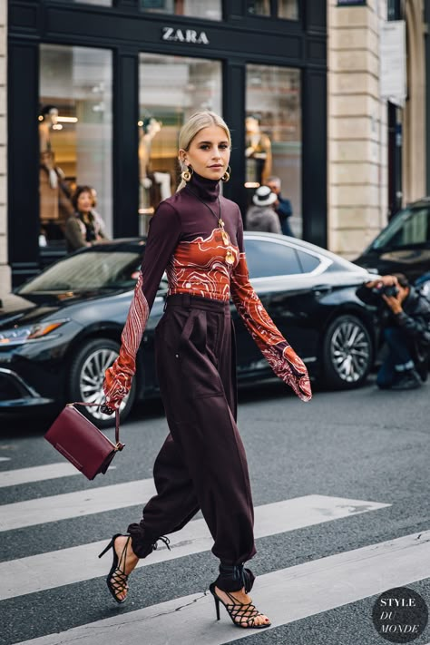 Caroline Daur, 2020 Street Style, Walking Down The Street, Berlin Fashion, Popsugar Fashion, Looks Street Style, Festival Looks, Street Style Inspiration, Fashion Week Street Style