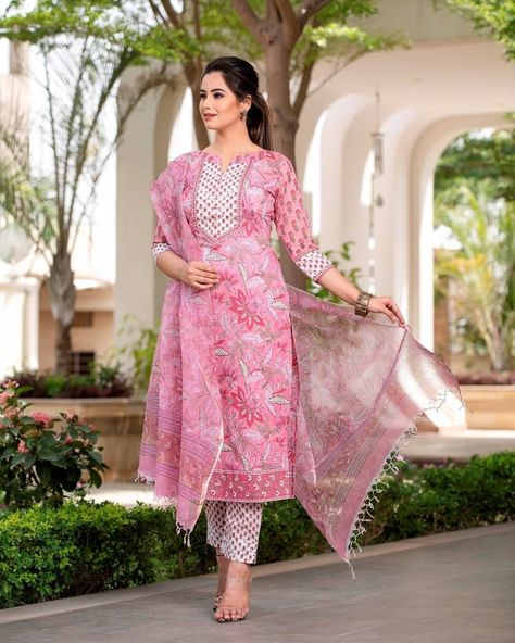 Palazzo Kurta, Suits For Women Indian, Cotton Suit Designs, Chanderi Dupatta, New Kurti Designs, Kurti Pant, Simple Kurti Designs, Kurti Designs Latest, Long Kurti Designs