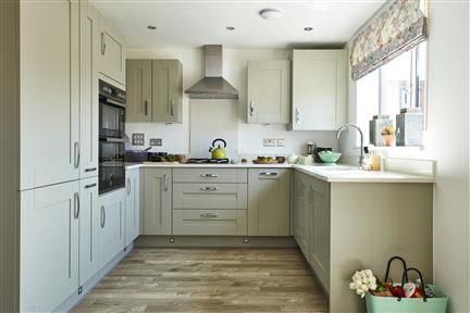 New homes in Romsey - Taylor Wimpey Classic English Kitchen, Kitchen Diner Extension, Kitchen Chimney, Taylor Wimpey, Open Plan Kitchen Diner, Open Plan Kitchen Dining, Open Plan Kitchen Living Room, Freestanding Kitchen, Chimney Breast