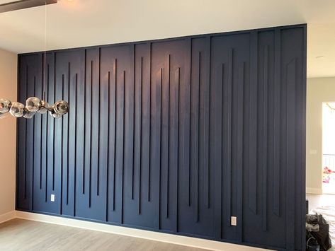 Vertical-modern-accent-wall (3) Faux Finish Walls, Ideas For Bed, Vertical Slats Wall, Wooden Accent Wall, Walls Ideas, Herringbone Wall, Pallet Walls, Ombre Wall, Accent Wall Designs