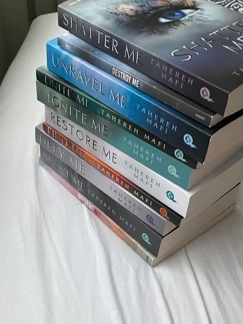 Comfort Books To Read, Shatter Me Books In Order, Shatter Me Reading Order, Shatter Me Series In Order, Reading Motivation, Tahereh Mafi, Shatter Me Series, Shatter Me, Fantasy Books To Read