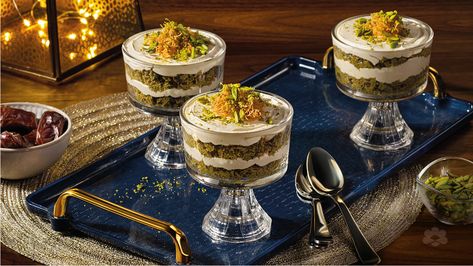 Mafroukeh Middle Eastern Desserts, Pistachio Cream, Dessert Set, Popular Desserts, Phyllo Dough, Cream Desserts, Creamy Desserts, Sweet Pastries, Indulgent Desserts