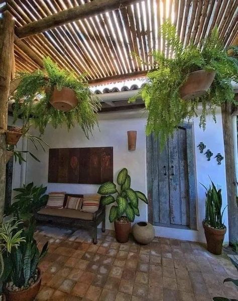 Privacy Fence Ideas, Terrace Decor, Casa Country, Outdoor Gardens Design, Fence Ideas, Outdoor Decor Backyard, Privacy Fence, Tropical Houses, Small Patio