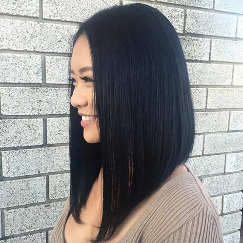 Concave                                                                                                                                                                                 Más Triangular One Length, Long Angled Bob Hairstyles, Deep Black Hair, Long Angled Bob, Angled Bob Hairstyles, Blonde Balayage Highlights, Long Bobs, Long Bob Haircuts, Angled Bob