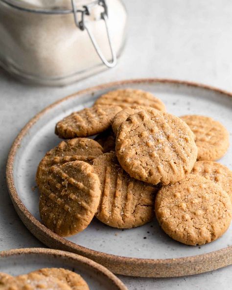 Nutty Cookies, Flour Desserts, Almond Butter Cookie Recipe, Three Ingredient Cookies, Nut Butter Cookies, Sugar Free Cookie Recipes, Cassava Flour Recipes, Crohns Recipes, Gluten Free Peanut Butter Cookies