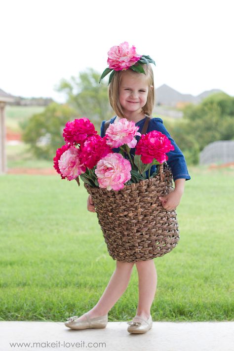 Diy Flower Costume, Flower Pot Costume, Flower Costume Diy, Diy Flower Basket, Flower Costume Kids, Fancy Dress Costumes Kids, Flower Species, Amazing Halloween Costumes, Flower Costume