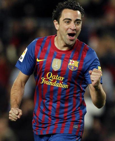 Xavi Spain National Football Team, Fc Barcelona Players, Claudio Bravo, Spanish Football, Fc Barcelona Wallpapers, Xavi Hernandez, Barcelona Players, Sports Website, Soccer Sports