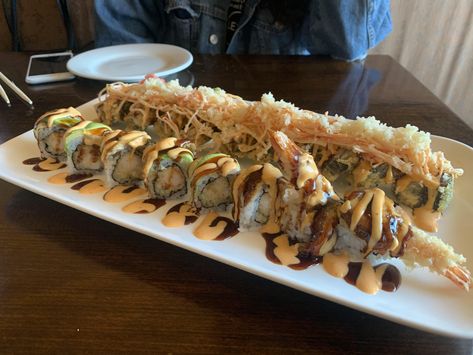 Dynamite & Tiger Roll Tiger Sushi Roll, Tiger Roll Sushi, Dynamite Roll Sushi, Roll Sushi, Sushi Recipes, Food Goals, Sushi Rolls, Instagram Food, Food Obsession