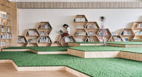 Stepped Seating, Children's Play Area, Space Layout, School Library Design, Collaborative Classroom, Kindergarten Interior, Elementary School Library, Kids Cafe, Kindergarten Design