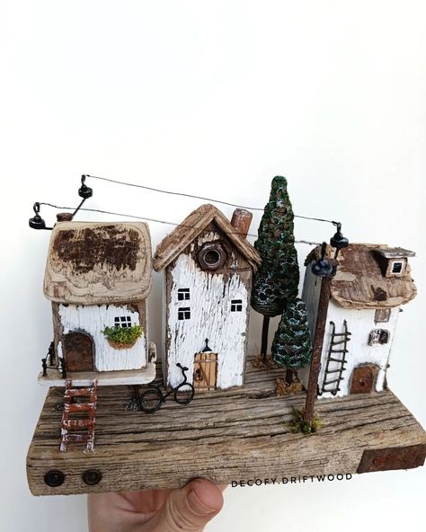 DEC❤️FY (@decofy.driftwood) • Fotos y videos de Instagram Driftwood Cottages Diy, Driftwood Cottages, Homemade Home, Driftwood Diy, Mini Houses, Tiny Village, Wooden Houses, Wooden Design, Rustic Art