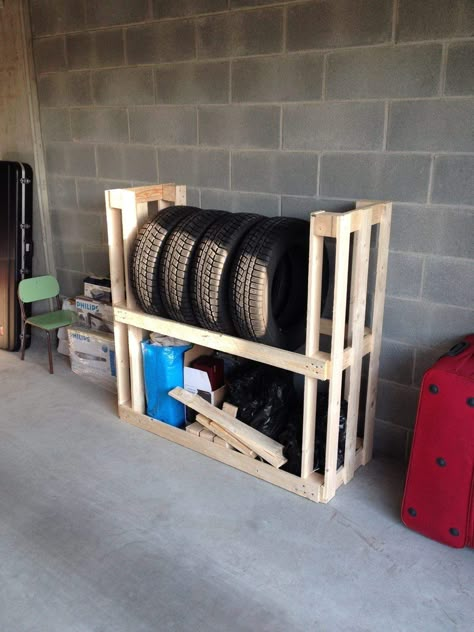 #PalletShelf, #RecyclingWoodPallets, #UsedPalletRacks Tyre rack made with 2 repurposed pallets. Garage Organisation, Tire Rack, 1001 Pallets, Wooden Pallet Furniture, Diy Garage Storage, Pallet Shelves, Recycled Pallets, Garage Storage Organization, Pallet Crafts