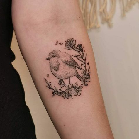 Black And White Robin Tattoo, Robin Tattoo Black And White, Bird Flowers Tattoo, Small Robin Tattoo, Robin Tattoo Ideas, Robin Tattoo Design, Robin Tattoos, Fineline Tattoo Ideas, Robin Bird Tattoos