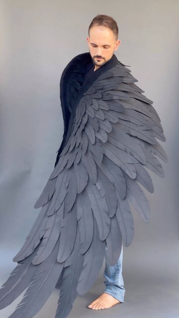 Feather Cape Diy, Eva Foam Wings, Cosplay Feathers, Wing Cloak, Oc Cosplay, How To Make Foam, Fair Costume, Diy Cape, Wings Pattern