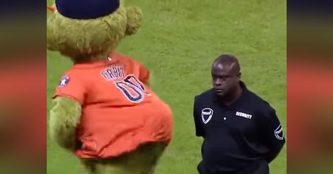 Astros Mascot Has Hysterical Dance Off With Security Guard—InspireMore Two People Dancing, Mark Foster, Foster The People, Pumped Up Kicks, People Dancing, All Hero, Security Guard, Animal Jokes, Music Songs