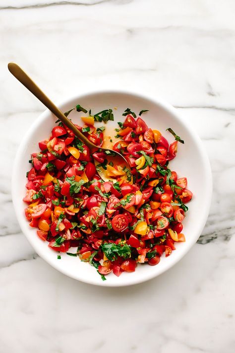 Best Cherry Tomato Bruschetta Bruschetta With Cherry Tomatoes, Cherry Tomato Bruschetta Recipe, Vegan Appies, Fancy Apps, Cherry Tomato Bruschetta, Sunset Ideas, Tomato Bruschetta Recipe, Picnic Date Food, Toasted Baguette