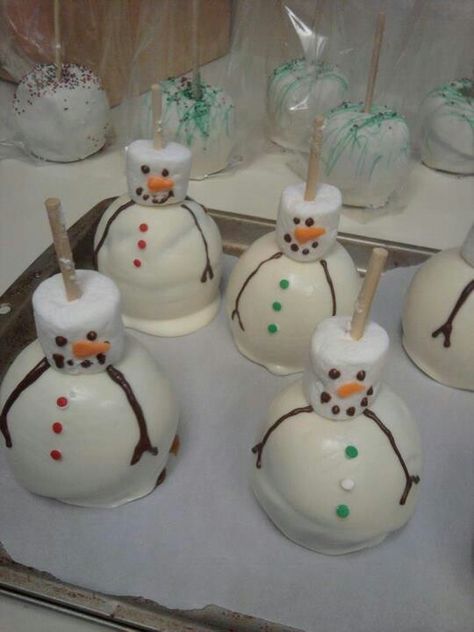 Snowman Chocolate, Covered Apples, Gourmet Apples, Christmas Sweets, Christmas Snacks, Christmas Cooking, Chocolate Caramel, Christmas Goodies, Candy Apples