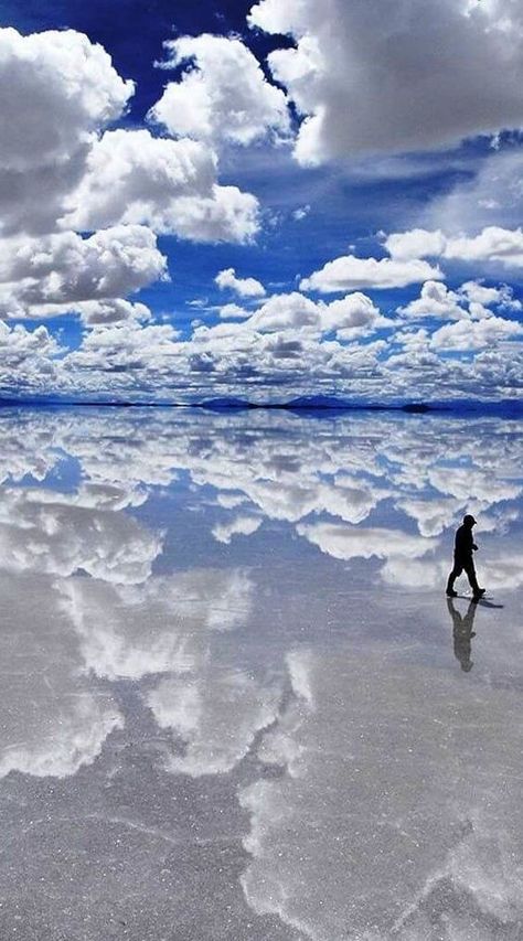 Salar De Uyuni - 20 Places That Look Like They’re From Another Planet #salardeuyuni #chile #travel Uyuni Bolivia, Salt Flat, Bolivia Travel, Couple Travel, South America Travel, America Travel, Amazing Destinations, Bolivia, Beautiful Destinations