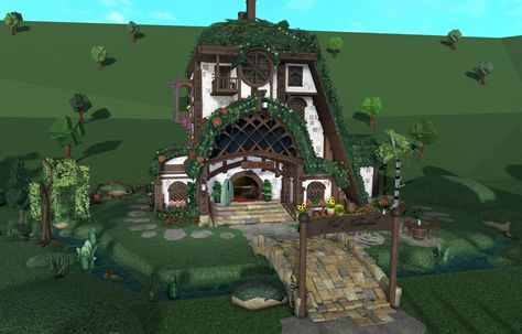 Witch Hut Bloxburg, Bloxburg Hobbit House, Witch House Bloxburg, Bloxburg Fairycore, Bloxburg Fairy House, Bloxburg Cottage House Ideas, Hobbit Hotel, Bloxburg Farm, Fairycore House