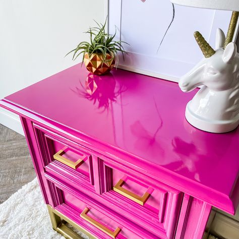 Extreme Hot Pink Furniture Makeover with Glossy Spray Paint Hot Pink Bedroom Furniture, Glossy Painted Furniture, Hot Pink Furniture Paint, Hot Pink Wall Paint, Hot Pink Dresser, Hot Pink Office, Disco Classroom, Hot Pink Furniture, Preppy Maximalist