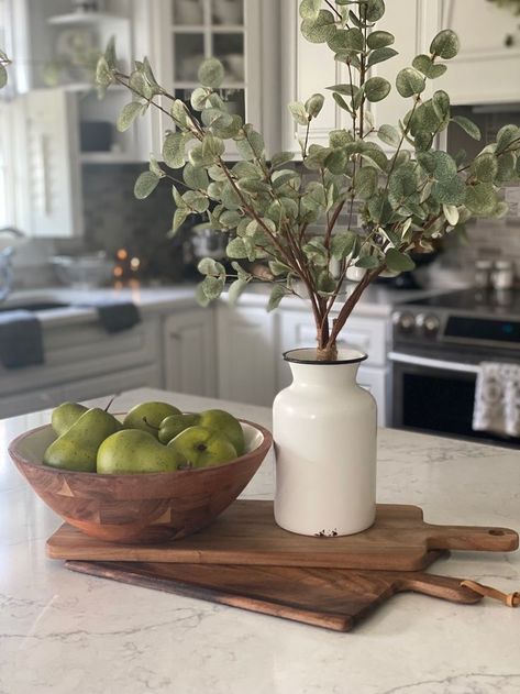 #kitchenideas #kitchen Fruit Basket Ideas Kitchen, Kitchen Countertops And Backsplash, Countertops And Backsplash, Kitchen Decor Hacks, Kitchen Design Countertops, Kitchen Countertop Decor, Modern Kitchen Ideas, Countertop Decor, Vase Modern