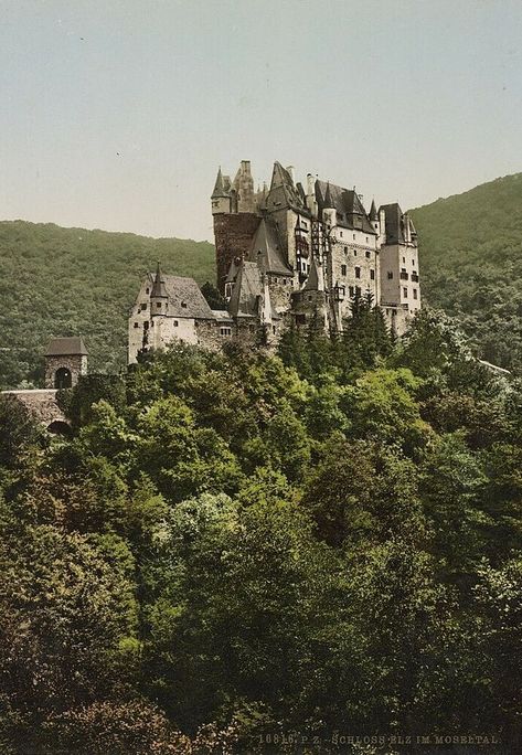 ELTZ CASTLE *2x3 FRIDGE MAGNET* MEDIEVAL GERMANY RHINE 12TH CENTURY MOSELLE #Unbranded #Retro #AllOccasions Medieval Environment, Lindisfarne Castle, Bloxburg Inspiration, Eltz Castle, Medieval Germany, Vintage Castle, Antique Architecture, Medieval Architecture, Germany Castles