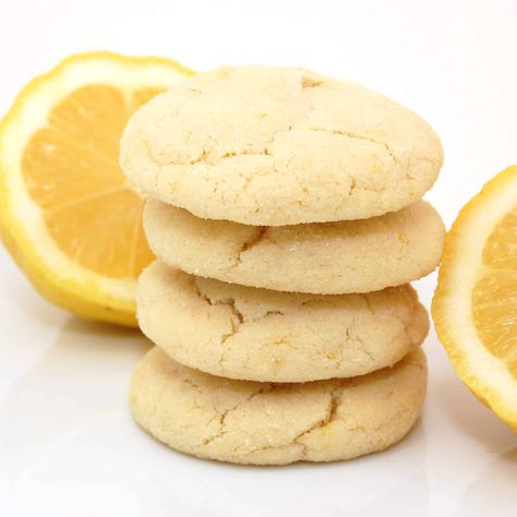 Soft Homemade Lemon Sugar CookiesEnjoy a bite of these lemon sugar cookies. Every bite of these soft lemon cookies is incredible. Make this lemon cookie recipe for showers, parties, and events. Lemon Snaps, Classic Biscuits, Lemon Sugar Cookies Recipe, Lemon Cookies Recipes, Lemon Sugar Cookies, Cookies Soft, Lemon Grove, Lemon Sugar, Drop Cookies