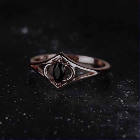 Dark Jewellery Aesthetic, Magic Jewelry Aesthetic, Dark Rings Aesthetic, Jeweler Aesthetic, Witchy Wedding Rings, Dark Jewelry, Cute Engagement Rings, Design 2023, Magical Jewelry