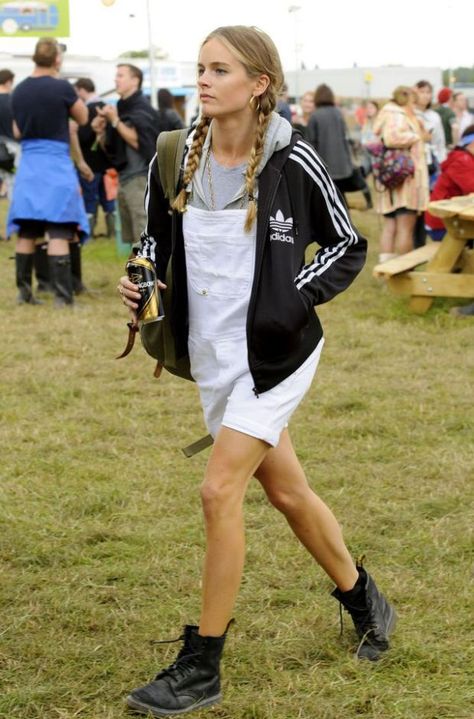 Cressida Bonas at Glastonbury But I don’t like her adidas jacket. Dr Martens Festival Outfit, Festival Outfit Glastonbury, Festival Street Style, Portola Festival Outfit, British Festival Outfit, Cool Festival Outfit, Street Festival Outfit, Glastonbury Festival Outfit, Glastonbury Style