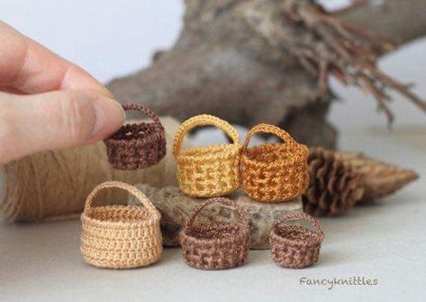 Amigurumi Fruit, Crochet Basket Tutorial, Crocheted Baskets, Garden Dollhouse, Crochet Snail, Miniature Crochet, Crochet Fairy, Basket With Handle, Knit Basket