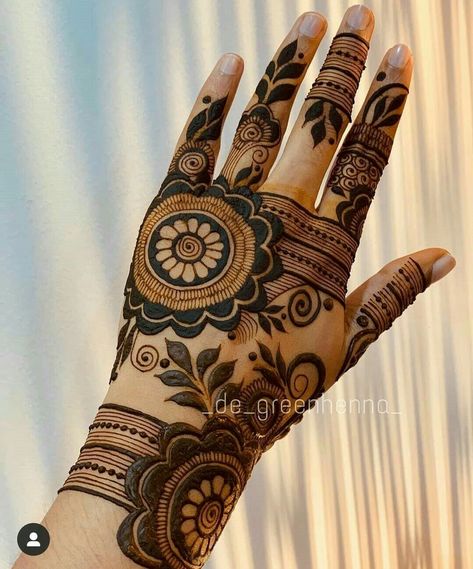 New Mehandi Dezine, Henna Bridal, Hand Mehendi, Rajasthani Mehndi Designs, Indian Mehndi Designs, Friendship Status, Mehndi Designs 2018, Rose Mehndi Designs, Mehndi Design Pictures