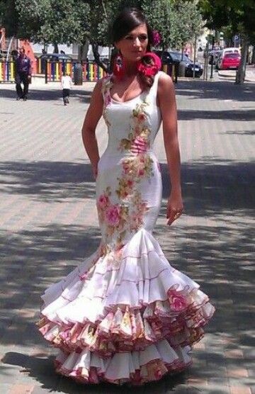 Flamenco dress Spanish Dress Flamenco, Flamenco Style Dress, Flamenco Costume, Spanish Dress, Flamenco Dress, Argentine Tango, Spanish Fashion, Flamenco Dancers, Mexican Dresses