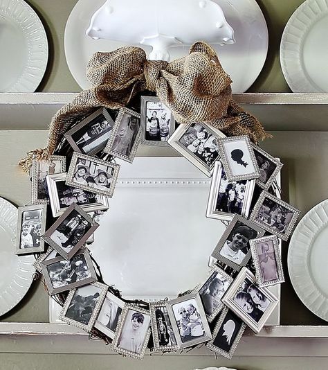 Love this idea! A bunch of dollar store small frames to create a meaningful wreath. Great anniversary, retirement or birthday gift. Family Wreath, Picture Frame Wreath, Tree Wreath, Photo Family, Navidad Diy, Foto Tips, Church Ideas, Homemade Christmas Gifts, Wreath Ideas