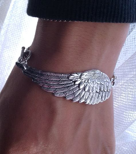 Angel Wing Bracelet Steampunk Angel, Piercings Jewelry, Angel Wing Bracelet, Victorian Bracelet, A Bracelet, An Angel, Pretty Jewellery, Bling Bling, Jewelry Inspiration