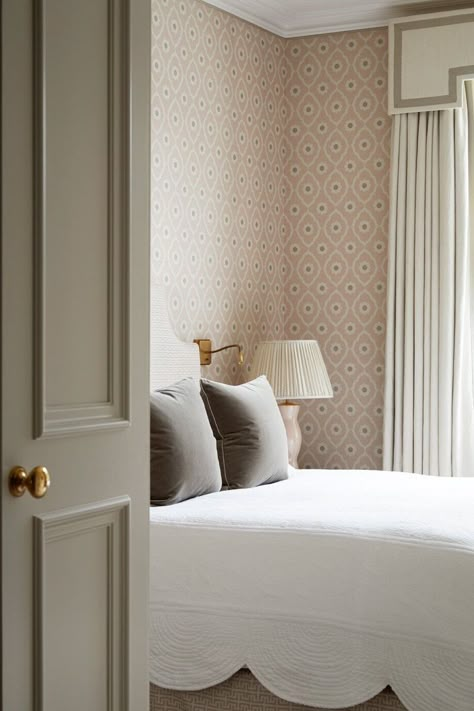 Peel Wallpaper, Classic Room, Upholstered Walls, Pink Powder, Big Girl Rooms, Spare Bedroom, Master Bed, Casas De Ensueño, Interior Inspo