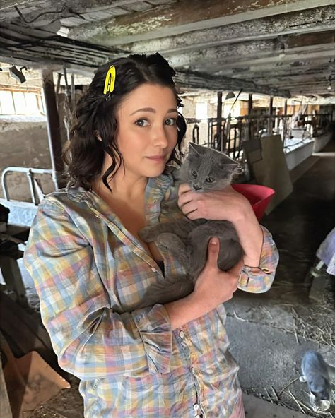 Chyler Leigh | Landry farm barn kittens 🥹 I WANTZ THEM ALLLLL!! Production knows that when they can’t find me on set, I’m in the barn with all the… | Instagram Greys Cast, Chyler Leigh Supergirl, Eric Dane, Chyler Leigh, Lexie Grey, Farm Barn, The Way Home, Women Humor, The Barn