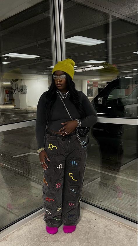 Steerwear,silver jewelry, black girl,baddie, baddie aesthetic, beanie, sunglasses Outfits With Beanies Aesthetic, Beanie Outfit Black Women, Trendy Cheap Beanie For Streetwear, Beenie Outfit, Baddie Beanie Outfit, Winter Beanie For Streetwear, Beanie Baddie, Urban Black Beanie For Streetwear, Bennies Hats